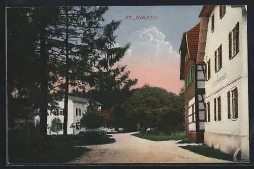 AK St. Johann / Schwäbische Alb, Strassenpartie mit Gasthaus