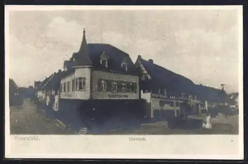 AK Rosenfeld / Balingen, Vorstadt, Strassenpartie mit Eckhaus & Mädchen in weissen Kleidern