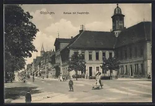 AK Göppingen, Rathaus mit Hauptstrasse, Passanten und kleinem Jungen