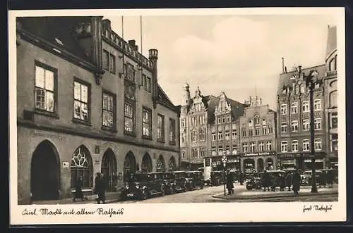 AK Kiel, Markt mit altem Rathaus & Häusern