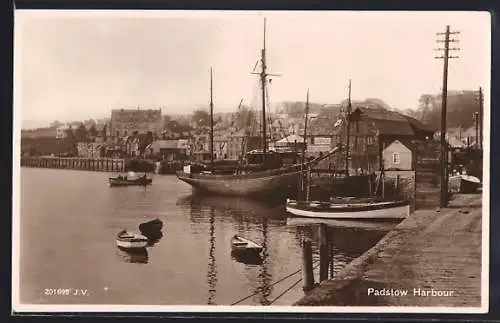 AK Padstow, Harbourg with sailing ship