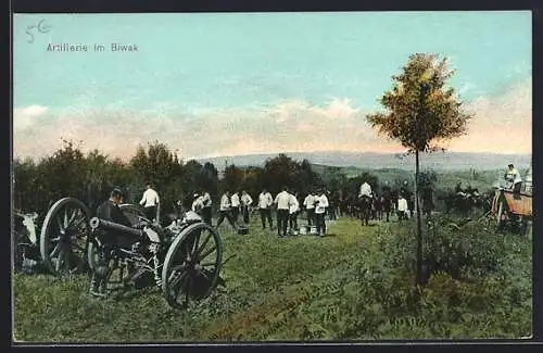 AK Soldaten der Artillerie mit Geschütz im Biwak
