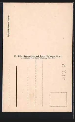 AK Hameln, Strassenpartie am Bäckerscharren mit Rathaus links und Hochzeitshaus rechts