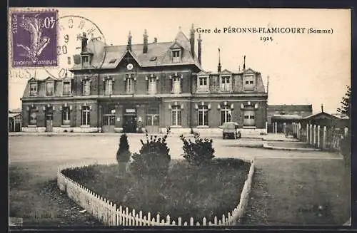 AK Peronne-Flamicourt, Bahnhof und Anlagen auf den Vorplatz