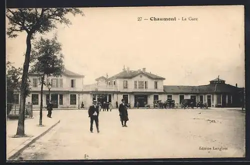 AK Chaumont, La Gare, Kutschen vor dem Bahnhof