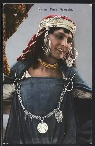 AK Tunis, Arabische Frau in volkstypischer Tracht mit Kopfschmuck