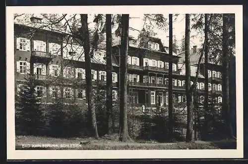 AK Bad Karlsbrunn /Schlesien, Gebäudeansicht