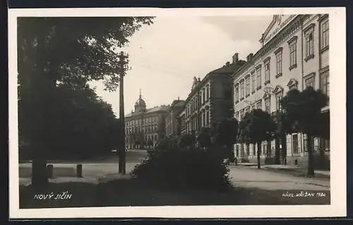 AK Nový Jicín, Strassenpartie mit Bäumen