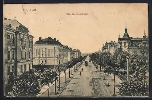 AK Troppau, Olmützerstrasse mit Strassenbahn