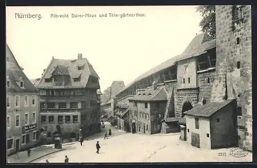 AK Nürnberg, Strasse am Albrecht Dürer-Haus und Thiergärtnertor, Litfasssäule