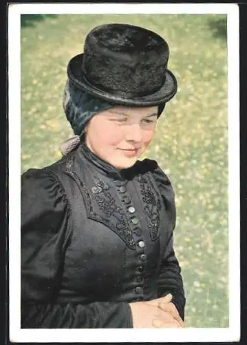 AK Kärnten, Mädchen in Tracht, An der Lavant