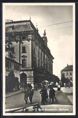 AK Bad Windsheim, Strassenpartie am Rathaus