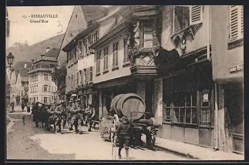 AK Ribeauville, Grand` Rue, Strassenpartie mit Soldaten