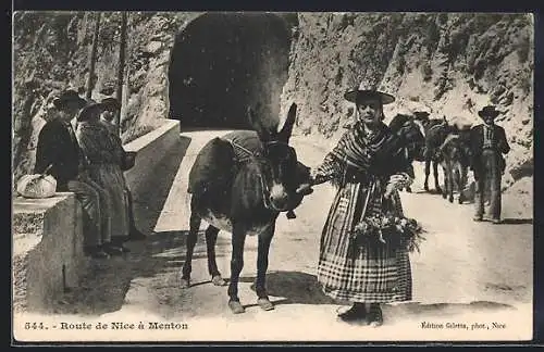 AK Menton, Route de Nice, Bäuerin mit Esel, Paysans