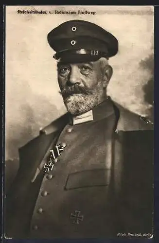 AK Bildnis Reichskanzler von Bethmann Hollweg in Uniform mit Mütze