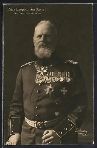 AK Prinz Leopold von Bayern, Der Sieger von Warschau, mit Ehrenzeichen und grosser Ordensspange