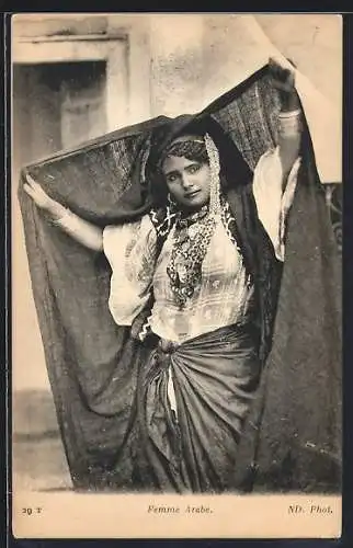 AK Junge Araberin mit Kopftuch, arabische Volkstypen