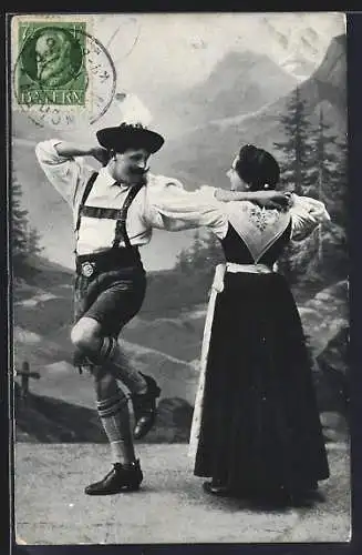AK Salzburger Almtanz, Paar in Tracht beim Volkstanz