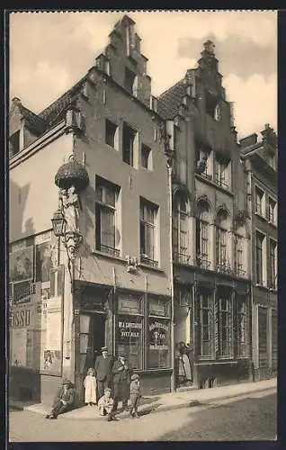 AK Antwerpen / Anvers, Oude huizen met Spaansche trapgevels en OLV, Beeld op de Steenhouwersvest