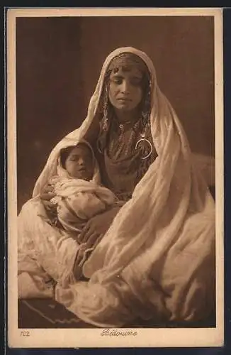 AK Beduinin mit ihrem Kind, arabische Volkstypen