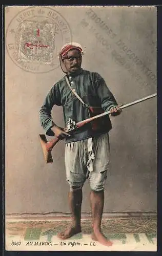 AK Maroc, Un Riffain, arabischer Soldat mit Gewehr