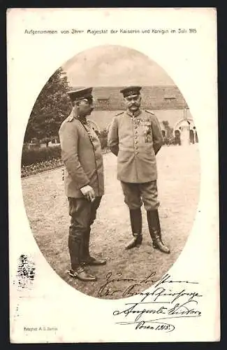 AK Kaiser Wilhelm II. in Uniform, nebst Paul von Hindenburg in Uniform mit Zigarette in der Hand