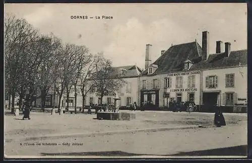 AK Dornes, La Place avec fontaine et bâtiments historiques