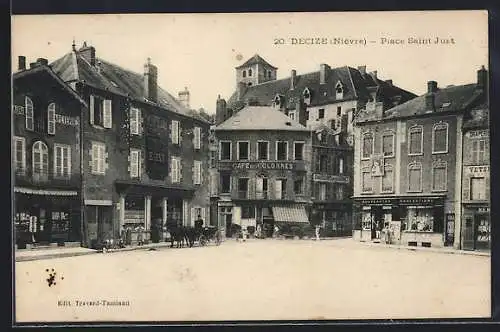 AK Decize, Place Saint Just avec cafés et boutiques animées