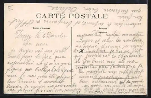 AK Decize, Faubourg d`Allier avec passants et commerces