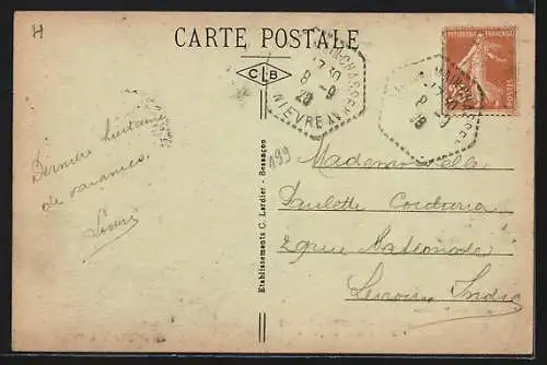 AK Decize, Place Guy-Coquelin avec vue sur l`église et les boutiques environnantes