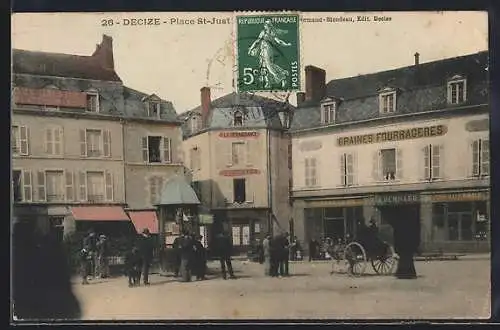 AK Decize, Place St-Just avec passants et commerces animés