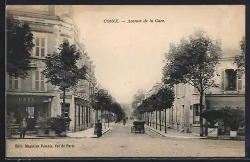 AK Cosne, Avenue de la Gare avec commerces et voitures