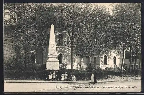 AK Cosne-sur-Loire, Monument et Square Baudin