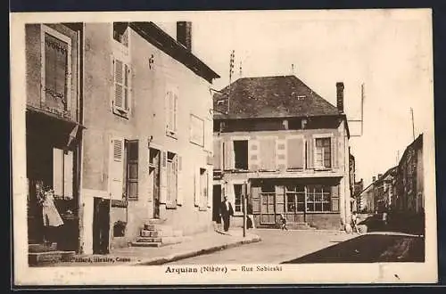 AK Arquian, Rue Sobieski avec bâtiments résidentiels et passants