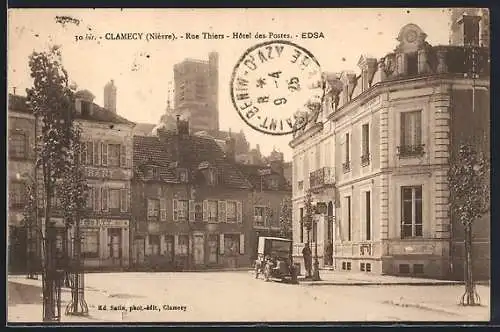AK Clamecy, Rue Thiers, Hôtel des Postes et scène de rue animée