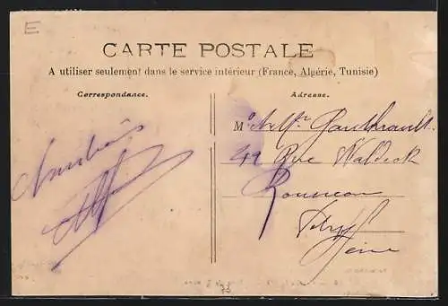 AK Châtillon, Rue de Nevers avec bâtiments et passants