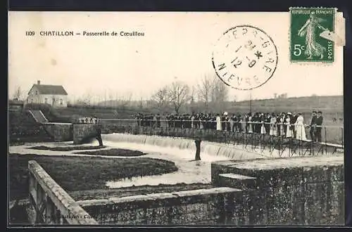 AK Chatillon, Passerelle de l`Oeufllou avec des promeneurs