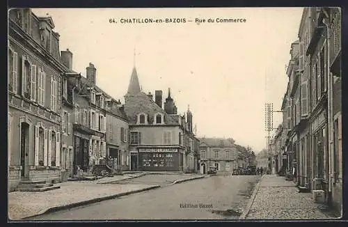 AK Châtillon-en-Bazois, Rue du Commerce animée avec bâtiments historiques