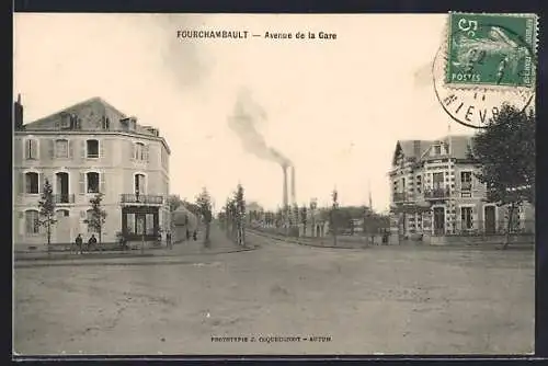 AK Fourchambault, Avenue de la Gare avec cheminées fumantes