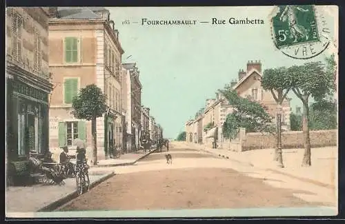 AK Fourchambault, Rue Gambetta avec cycliste et piétons