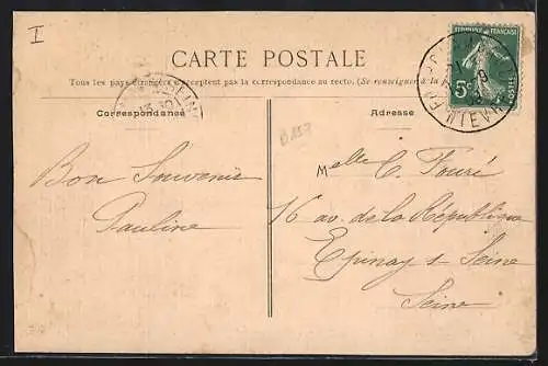 AK Fourchambault, Rue animée avec vue sur l`église