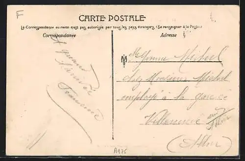 AK Corbigny, Rue des Forges animée avec passants et vélos
