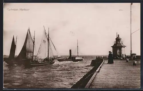 AK Gorleston, Harbour