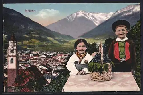 AK Merano, Teilansicht und italienisches Kinderpaar mit einem Korb Weintrauben