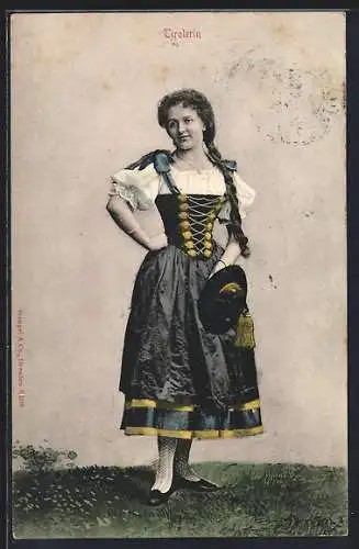AK Tirolerin im Trachtenkleid mit einem Hut