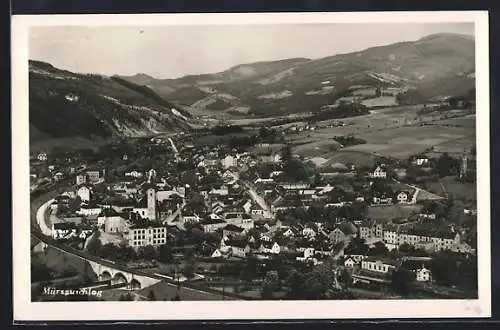 AK Mürzzuschlag, Fernblick zur Stadt mit Eisenbahnanlagen