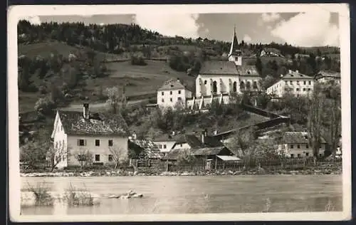 AK Stadl an der Mur, Blick vom Flussufer hoch zur Pfarrkirche hl. Johannes der Täufer