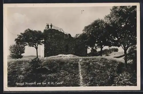 AK Neusiedl am See, Besucher auf der Ruine Tabor
