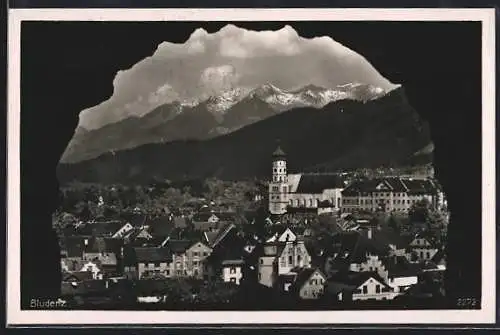 AK Bludenz, Teilansicht mit Kirche durch Tor