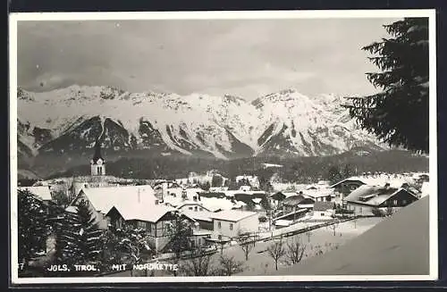 AK Igls /Tirol, Ortsansicht über verschneite Dächer mit Nordkette
